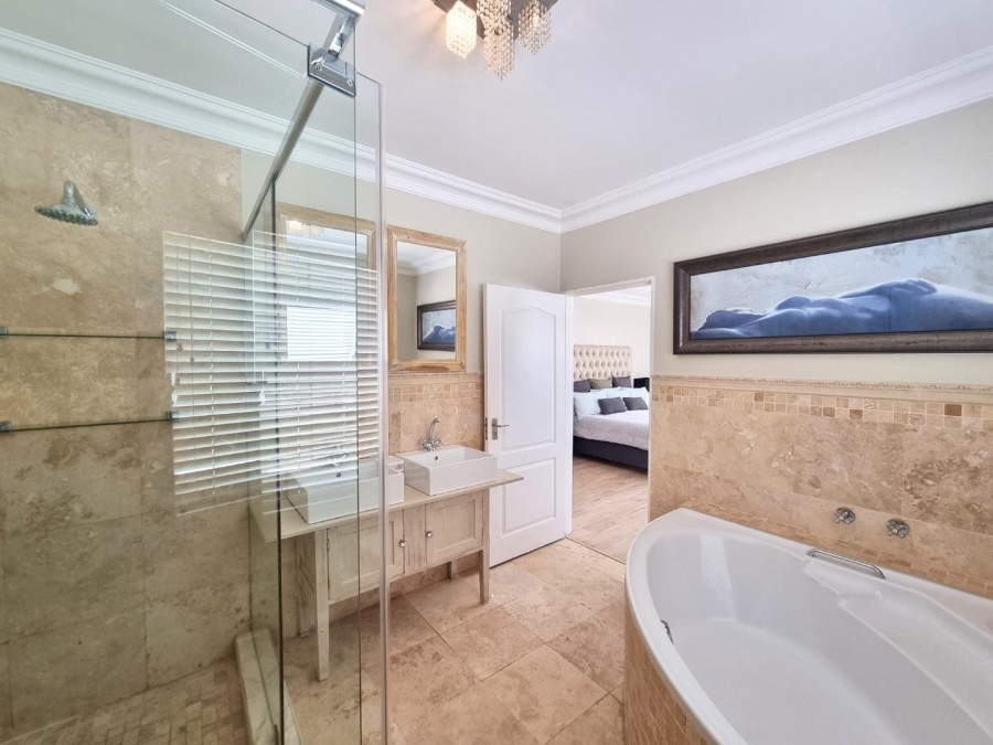 5 Bedroom Property for Sale in Sandbaai Western Cape